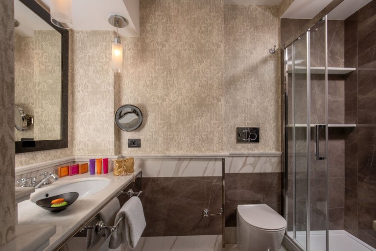 Bathroom 4, The Inn at the Spanish Steps, Roma