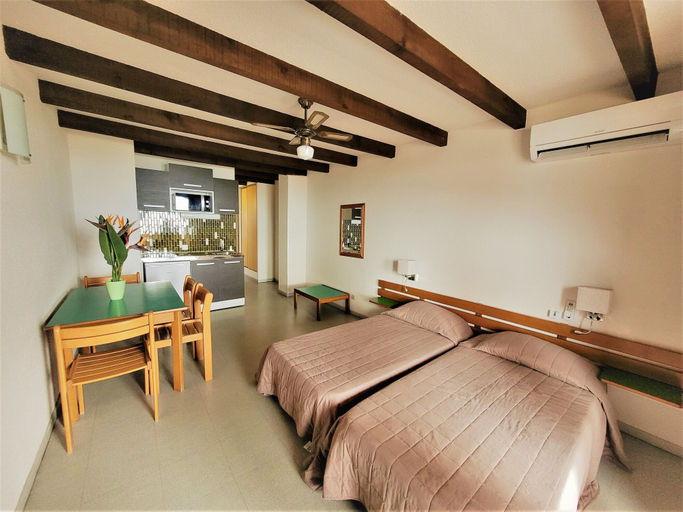 Bedroom 3, Le California Motel, Corse-du-Sud