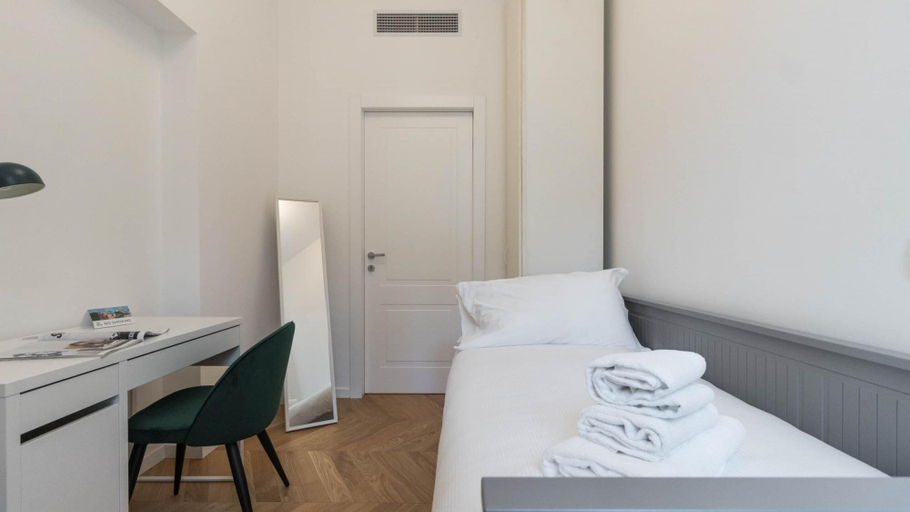 Others 2, Italianway Comfort - Pindemonte 1, Milano
