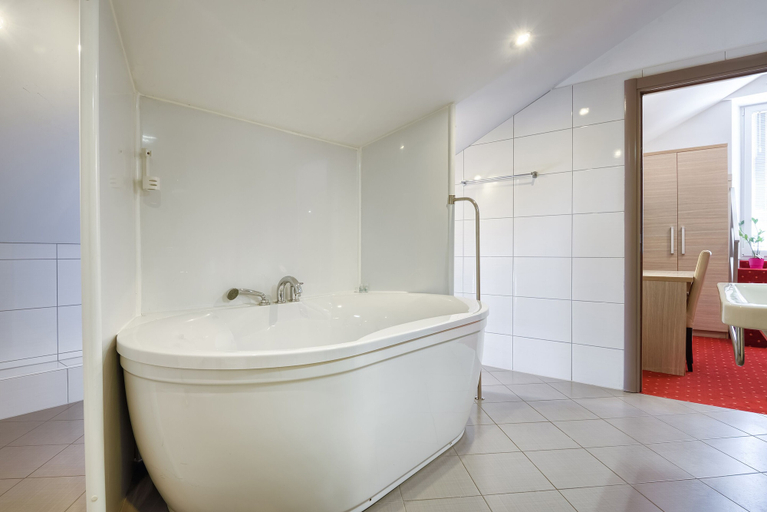 Bathroom 3, Hotel Galija, Pula