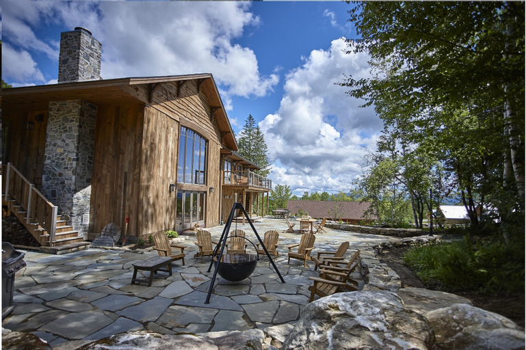 Seesaw's Lodge, Bennington