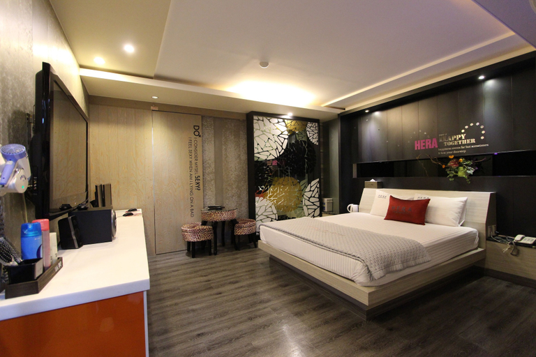 Bedroom 4, Hera Hotel, Buk