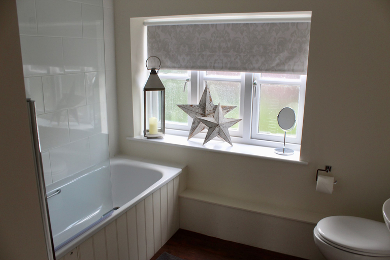 Bathroom 3, The Kings Head Bawburgh, Norfolk