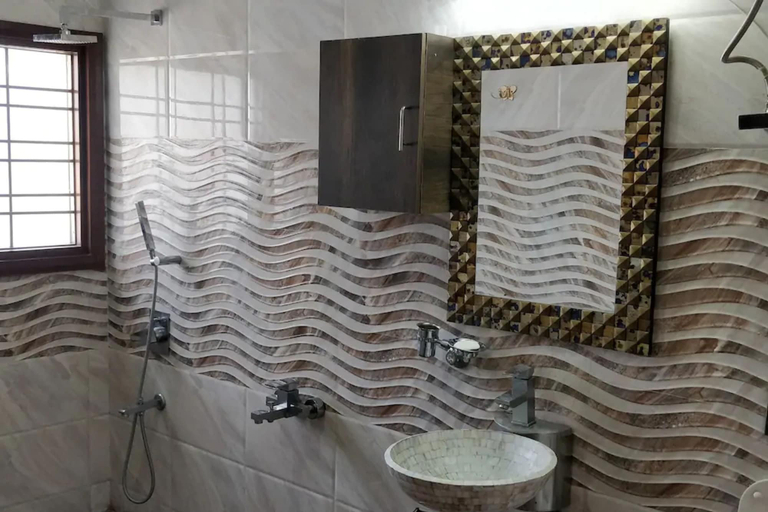 Bathroom, Guleria villa, Kangra