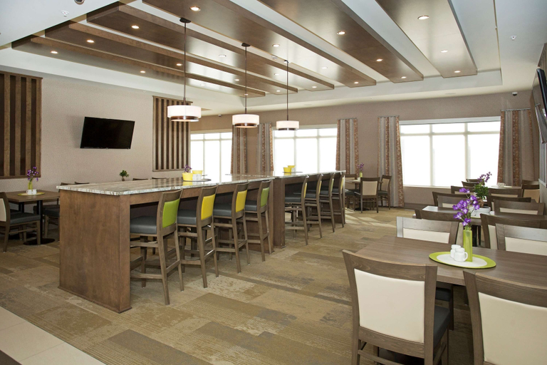 Food & Drinks 5, Wingate By Wyndham Calgary Airport, Division No. 6
