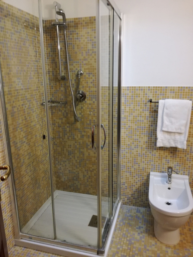 Bathroom 5, Hotel Leonardo Da Vinci, Sassari