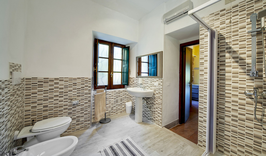 Bathroom 5, Casale Romano Resort, Messina