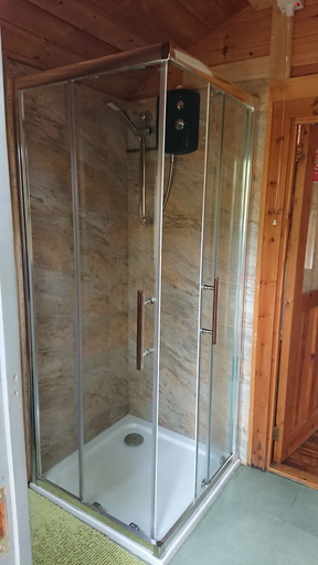 Bathroom 4, A Peace in Paradise