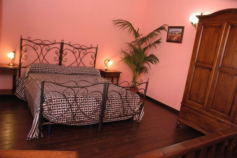 Bedroom 2, Borgo San Nicolao, Catania