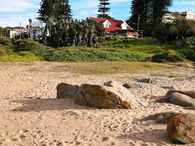Exterior & Views 2, Whaleback Cottage, Ugu