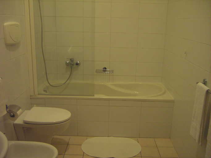 Bathroom 4, Etna Inn, Catania