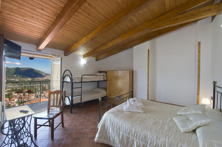 Bedroom 4, Valle degli Dei, Napoli