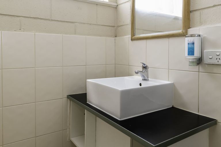 Bathroom 4, The Prince Mark Motor Inn, Casey - Hallam