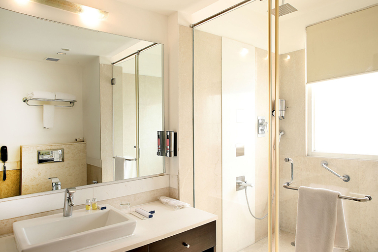 Bathroom 4, Inde Hotel Vista Woods, Gurgaon