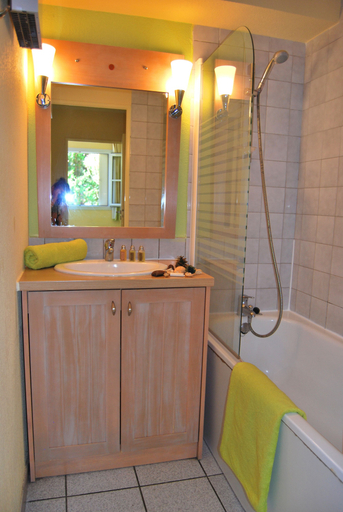 Bathroom 3, Lagrange Vacances Le Village des Aloés, Pyrénées-Orientales