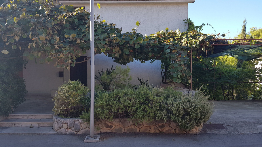 Exterior & Views 2, Apartments and Room Caric, Jelsa