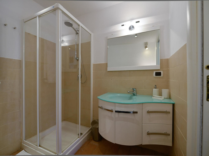 Bathroom 4, Ibernesi 1 Apartment, Rome
