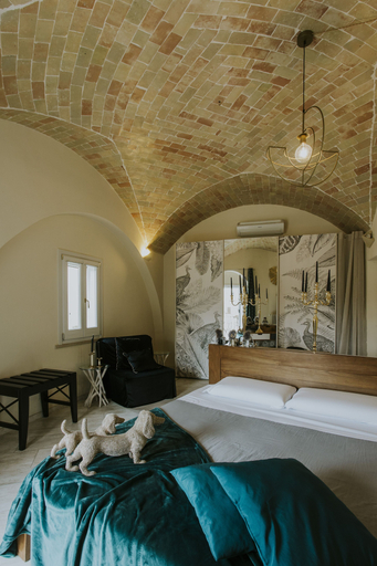 Bedroom 4, Lo Scorcio suite con vista sui Sassi, Matera