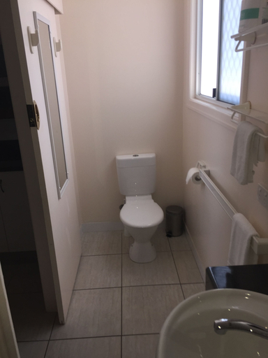 Bathroom 4, Granville Tavern and Motel, Maryborough