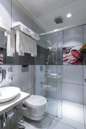 Bathroom 3, Hotel Atishay, Bhopal