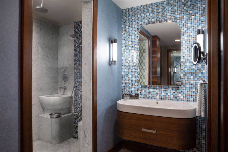 Bathroom 5, Renaissance Izmir Hotel, Konak