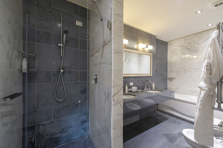 Bathroom 5, Hotel Principe Torlonia, Roma