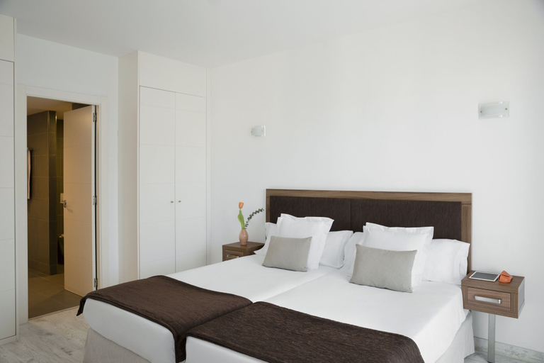 Bedroom 4, Portodrach Aparthotel & Suites, Baleares