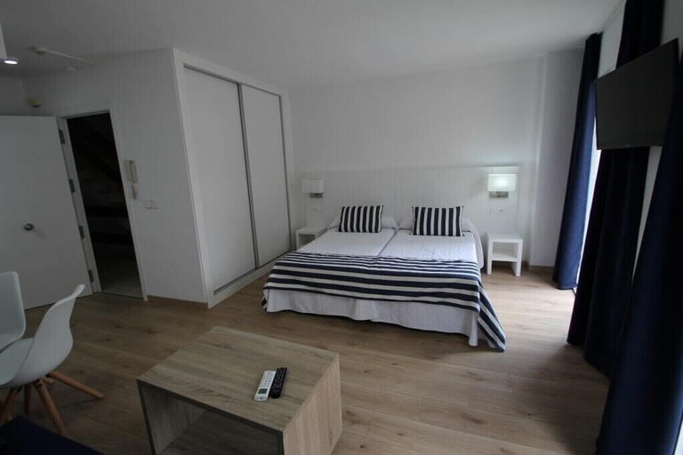 Bedroom 3, Apartamentos La Mar, Alicante
