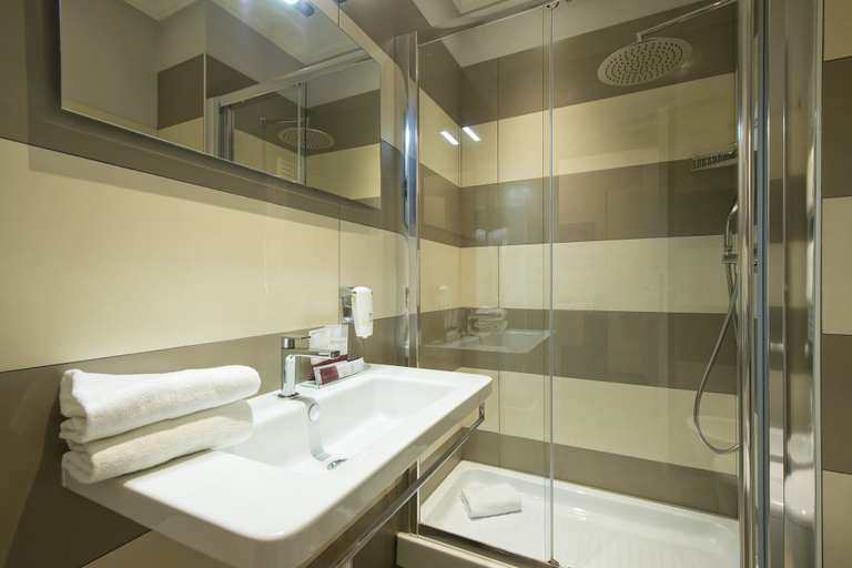 Bathroom 5, Arenula Suites, Rome