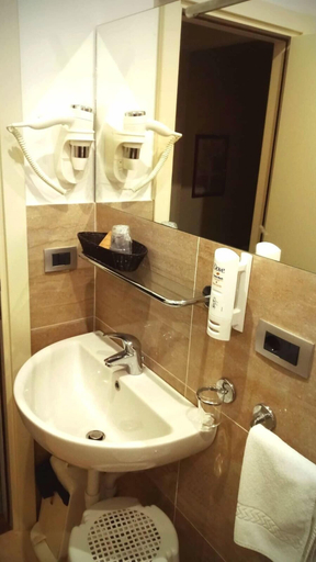 Bathroom 4, Sabbie d'Oro, Messina