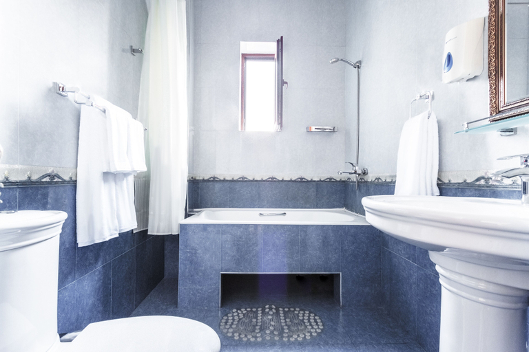 Bathroom 3, Western Hotel, Tashkent City