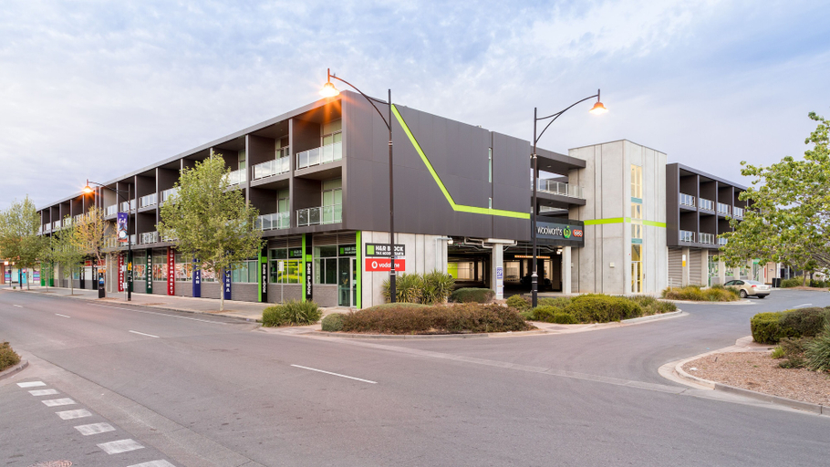 Exterior & Views 2, Mawson Lakes Hotel & Function Centre, Adelaide