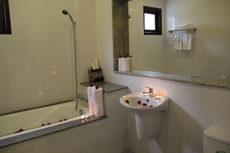 Bathroom 5, GM Doc Let Beach Resort & Spa, Ninh Hòa