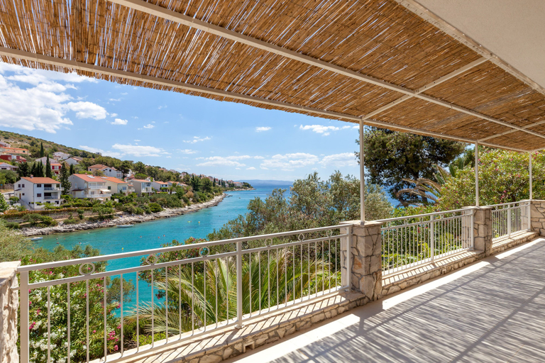 Others 5, Holiday home Duje, Okrug