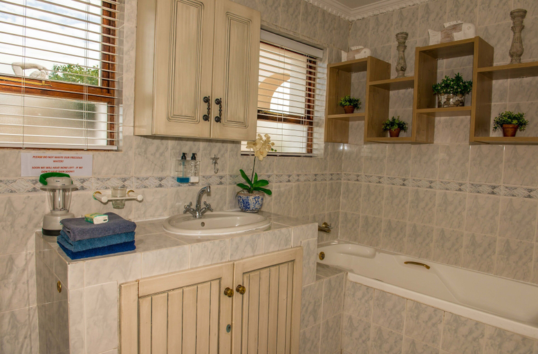 Bathroom 4, Atlantic Guest House, Eden