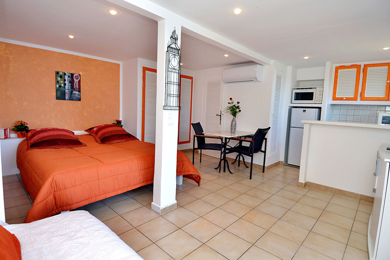 Bedroom 3, Lou Trelus, Var