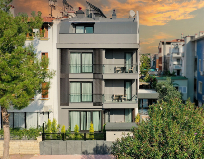 Exterior & Views