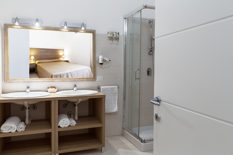 Bathroom 5, Le Residenze del Centro, Olbia-Tempio
