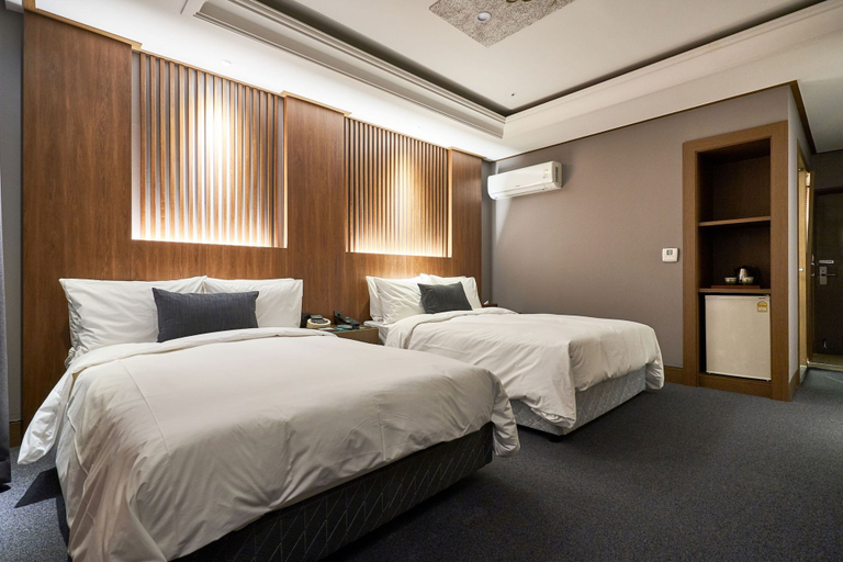 Bedroom 2, Koryo Hotel, Gyeyang