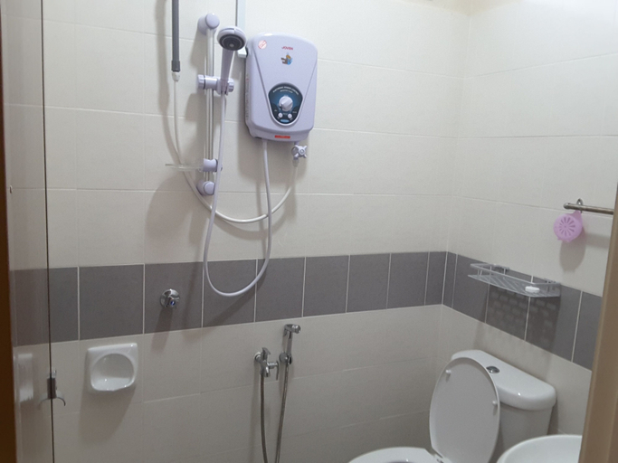 Bathroom 4, Laman Kurnia Holiday House, Kota Bharu