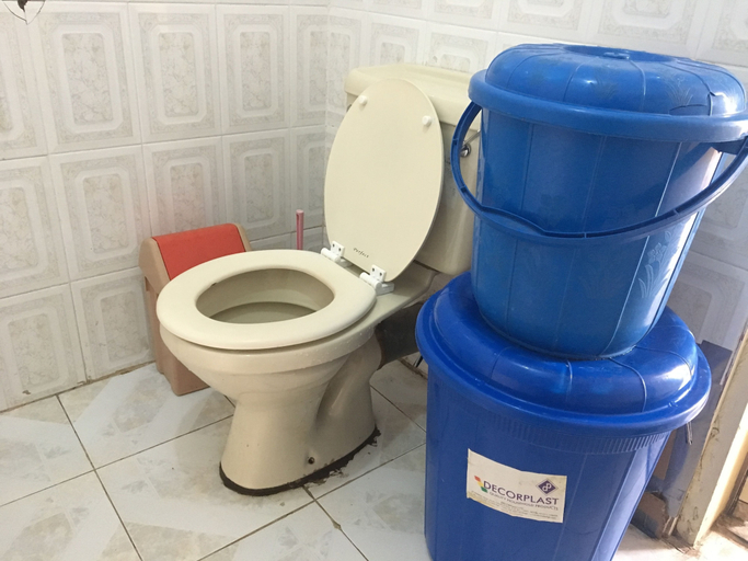 Bathroom 5, Conquer Yardie, Accra