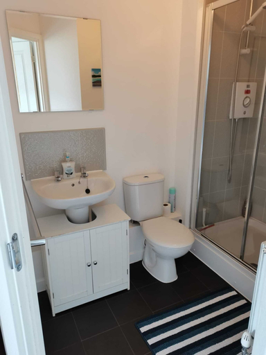 Bathroom 4, Cosy Apartment with Balcony, Kent