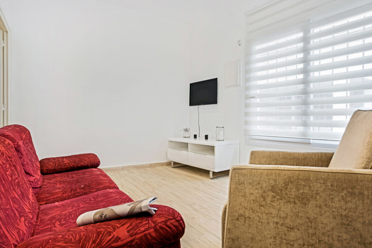 Others 5, Apartment Sicars, Girona