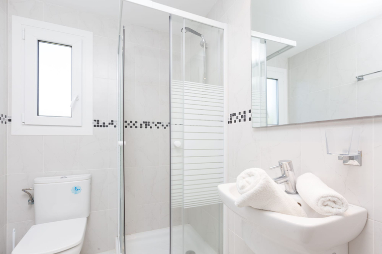 Bathroom, Apartment Canadell 1, Girona