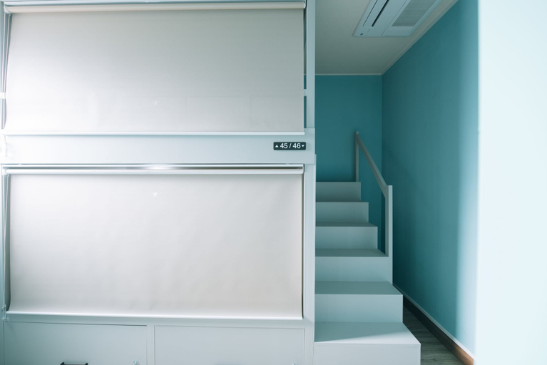 Others 5, Midtown Hostel, Buk