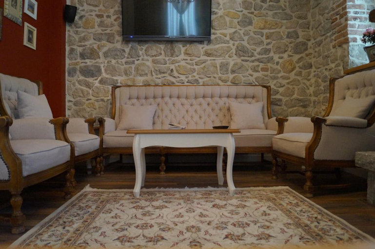 Public Area, Vila Trebicka, Korçës
