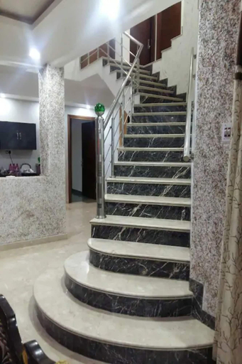 Others 5, Guleria villa, Kangra