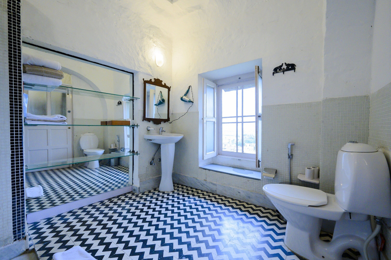 Bathroom 4, Neemrana's - Hill Fort - Kesroli, Alwar
