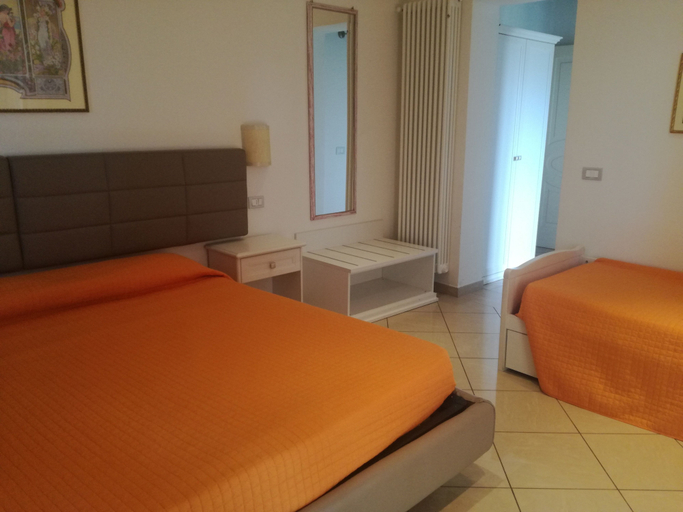 Bedroom 2, Camollia Suites, Siena