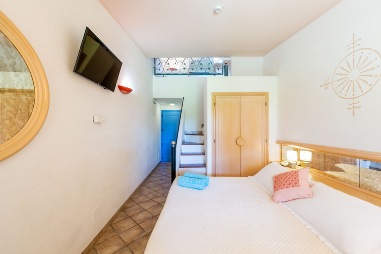 Bedroom 3, Sant'Elmo Beach Hotel, Cagliari